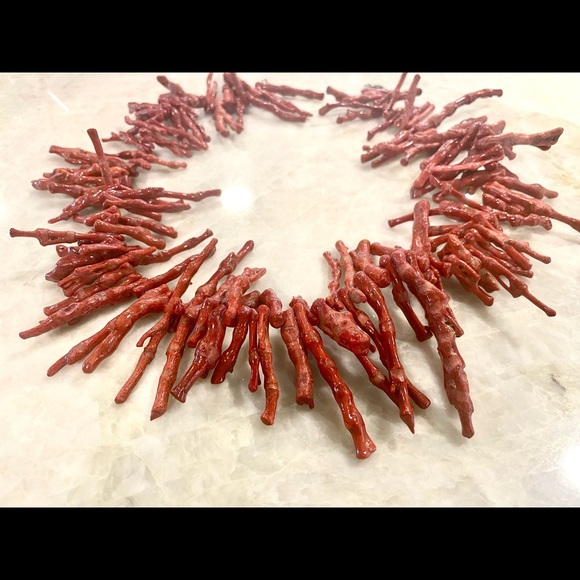 Coral twig statement necklace - Picture 3 of 16